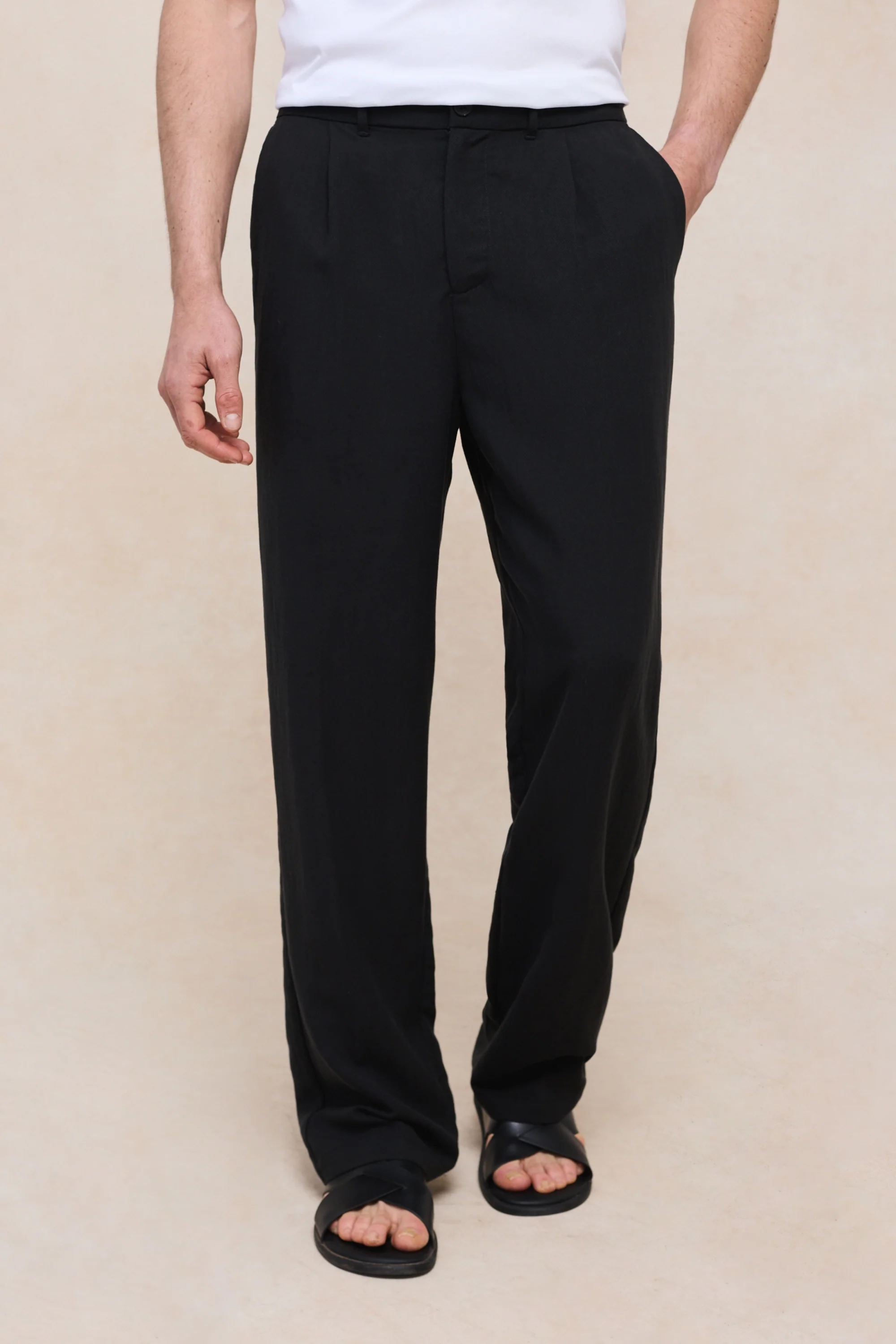 Helio Pleated Relaxed Trouser - Black - Image 4